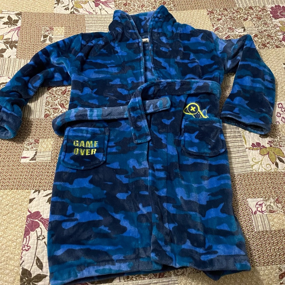Cozy robe for boys 10-12 years.